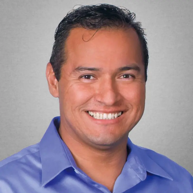 profile picture of armando diaz, senior account executive